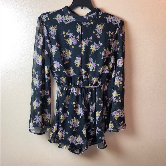 Floral Print Romper - Picture 1 of 6